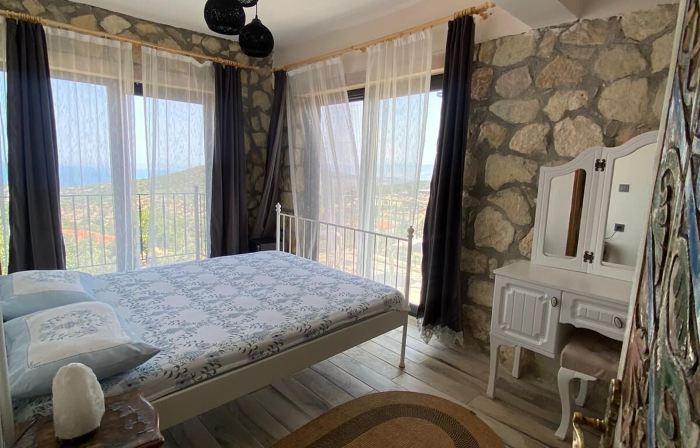 Nur Karen Taş Konak