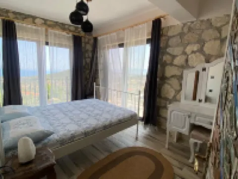 Nur Karen Taş Konak Dikili otelleri