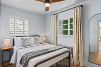 Retreat in Historic Downtown Leesburg - Walkable to Everything!