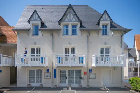 Résidence Odalys le Domaine des Dunettes Отели в г. Кабур