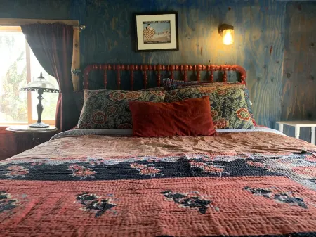 Treehouse too - Poplar Cabins