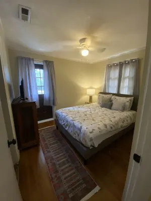 Spacious & Peaceful 3BR 2bath 4 Queen Bed Near down town & nice neighborhood Hotels near Mathis Auditorium