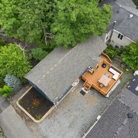Chic, Cozy, Newly-Remodeled Cottage with Deck