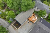 Chic, Cozy, Newly-Remodeled Cottage with Deck Hotels in Warwick