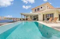 Luxury Villa Overlooking the Laguna Marina - Biệt thự