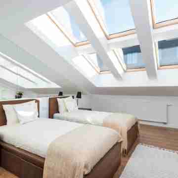 Old Town, trendy Kazimierz, luxurious and spacious 2 bdrm, 2 bthrm, Apartment Rooms