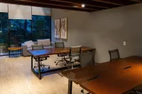 Exclusive Penthouse Retreat: Private Rooftop Pool & Premier Resort Facilities