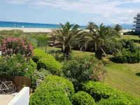 Superb renovated apartment of 45 m2 on the seafront with large terrace