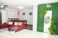 Anayah's Place - 2bed condo Port of Spain- spectacular ocean view, WiFi, AC