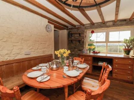 The Farmhouse Отели в г. Лампетер