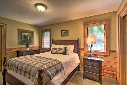 Alluring Nisswa Cabin on Gull Lake w/ Fireplace! - WiFi