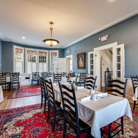 Riverdale Inn
