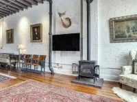 < 1 Mi to Wittenberg: Eclectic Loft w/ Parking! Hotels in Springfield