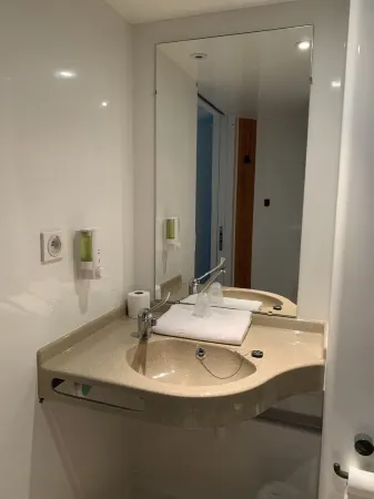 Hotel Macon la Salle Отели в г. Люньи