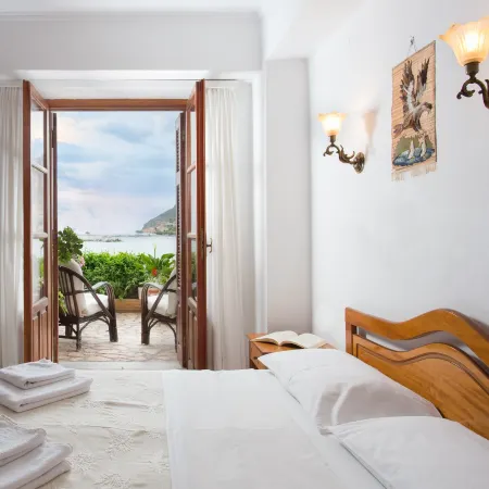 Petrino Guesthouse Отели рядом с достопримечательностью «Купальня Афродиты»