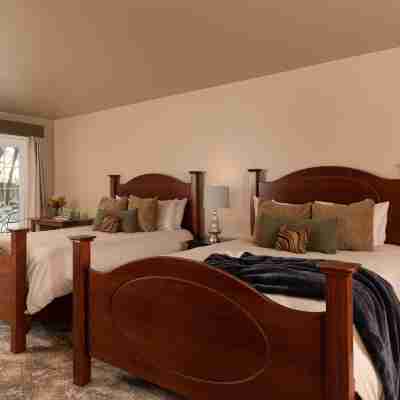 The Oakwood Inn Okoboji Rooms