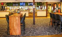 Hoey Moey Backpackers - bar