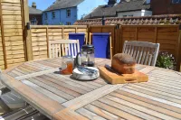 6 Coastguard Cottages, Aldeburgh Hotels in 
