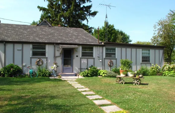 伊利湖奧姆斯蒂家庭旅館