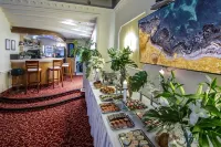 Hotel Royal - พร้อมอาหารเช้า