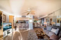 Polo Beach Club - Mountain view