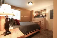 Cascades Adventure Cabin 2 Bedroom Home by NW Comfy Cabins by RedAwning