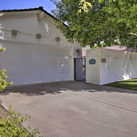 Sun Deck, Hot Tub! Lakefront Tempe House