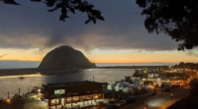 PEEK BAY/OCEAN VIEWS! WALK TO ALL!-500 sq.ft. King bed, full bath, Dog Friendly!