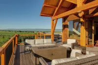 Fire Pit, Deck + Hot Tub: Idaho Group Getaway! - parking