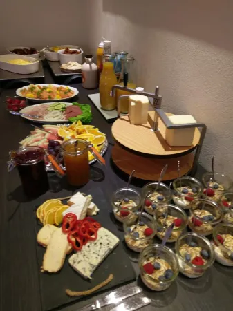 Kanns Hotel Отели в г. Aakirkeby