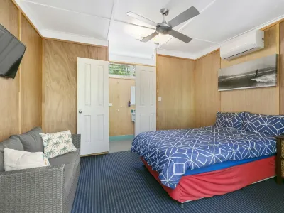 Dolphins Backpackers Hotel di Sunshine Beach