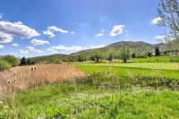 Peaceful Midway Studio w/ Mountain + Golf Views! - parking