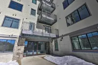 Hike & Bike! Mtn-View Condo 1 Block to Main St - Balcony
