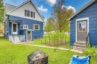 17 Mi to Porkies: Getaway Steps to Beach & Main St - Homestays