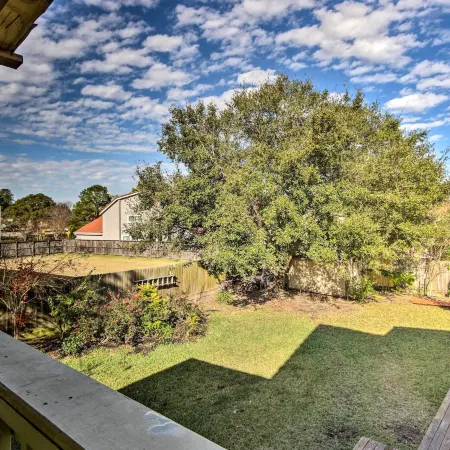 Quiet Rental w/ Balcony: 14 Mi to Downtown Houston