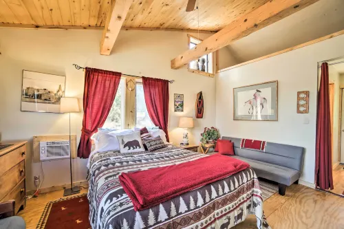 Idyllic Dolores Cabin w/ Fire Pit & Lake Views! - 3 étoiles