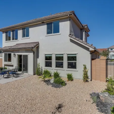 Hike, Golf, Unwind Poolside! Washington Home