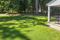 Eastlake Home w/ Patio < 1 Mi to Lake Erie! - Homestays