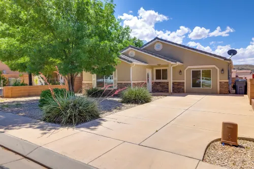 Family-Friendly Utah Home, Easy Access to Zion! - parking