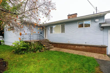 Modern 3-bedroom Rancher with AC and WiFi in Chilliwack Отели в г. Чилливак