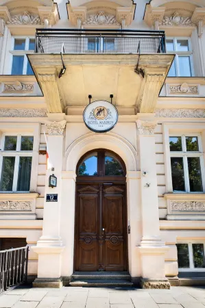 Hotel Maximum Отели рядом с достопримечательностью «Флорианские ворота в Кракове»