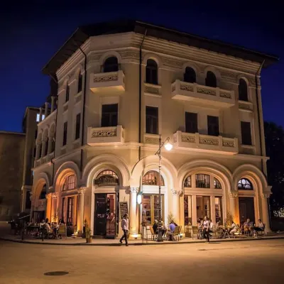 Casa Damadian Hotels near Ovidiu Square