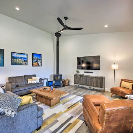 Elegant Priest Lake Townhome ~ 1 Mi from Lake