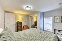Charming Historic Condo - Walk to Downtown and UW - 3-Star