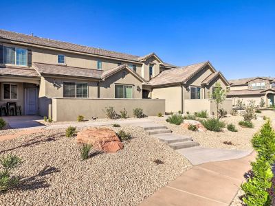 St George Area Townhome w/ Patio + Pool Access