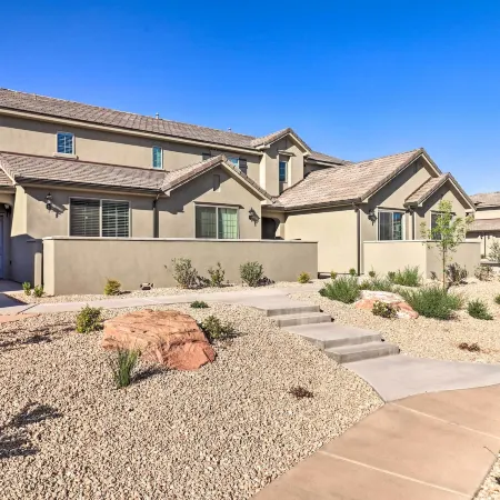 St George Area Townhome w/ Patio + Pool Access