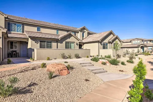St George Area Townhome w/ Patio + Pool Access - parking