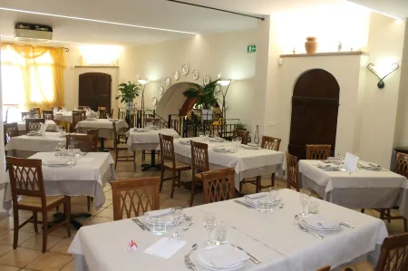 Hotel Ristorante la Torretta Отели в г. Крешентино