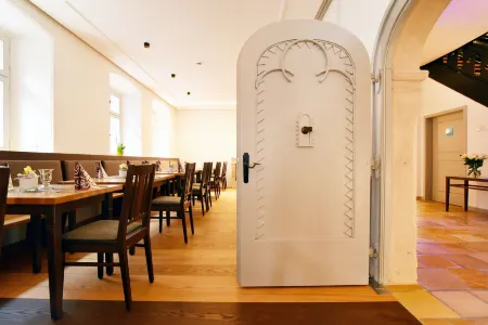 Hotel Alte Vogtei Отели в г. Вольфрамс-Эшенбах