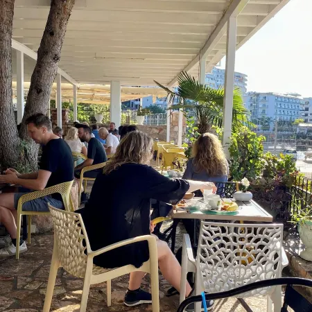 Kalemi's Beachside Hotel